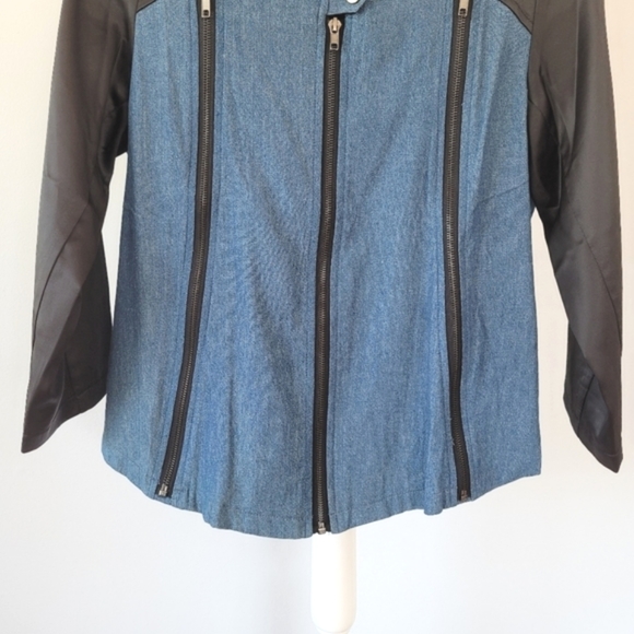 Dual Fabric Chambray Denim Fitted Jacket - Picture 5 of 9
